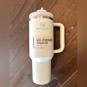 THE QUENCHER H2.0 FLOWSTATE™ TUMBLER | 40 OZ COLOR: MIST